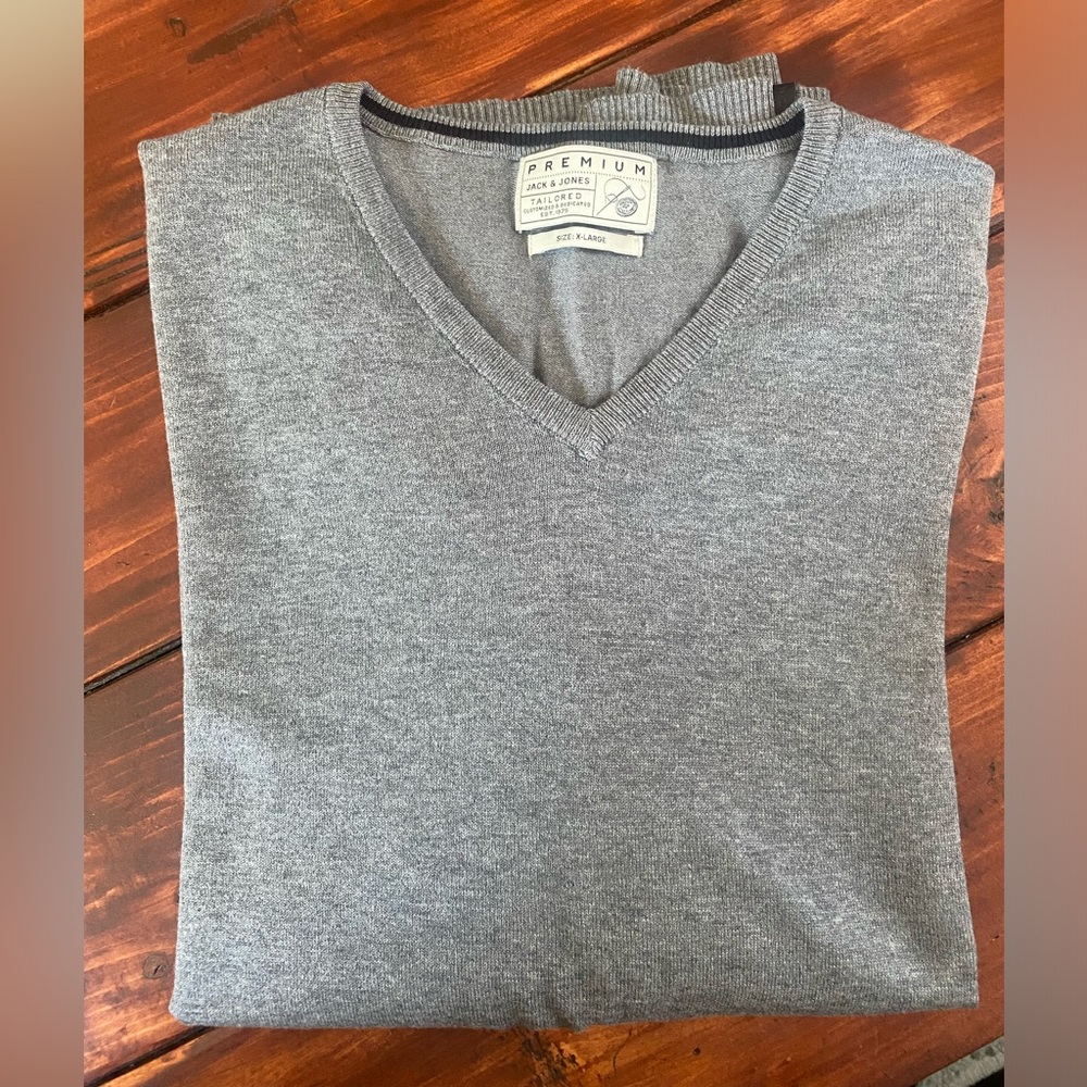 Jack & Jones Men’s V-neck sweater